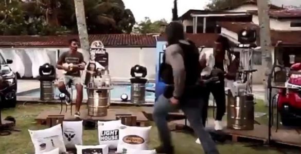 Grupo de pagode Aglomerou teve live interrompida por operação policial