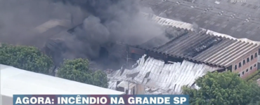 Incêndio destrói fábrica de isopor