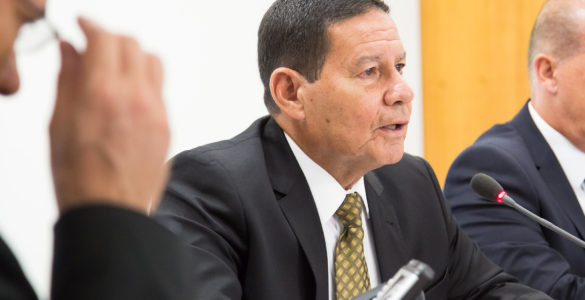 Vice-Presidente da República, General Hamilton Mourão, durante reunião