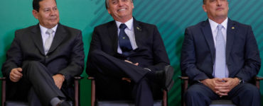 Onyx Lorenzoni ao lado de Hamilton Mourão e Jair Bolsonaro