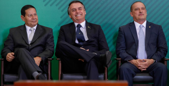 Onyx Lorenzoni ao lado de Hamilton Mourão e Jair Bolsonaro