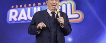 Apresentador Raul Gil participa do Papo com Datena