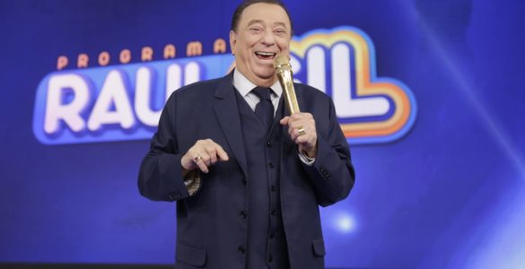 Apresentador Raul Gil participa do Papo com Datena