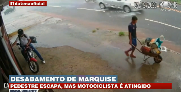 Marquise desaba em cima de motoqueiro