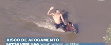 Homem agride cavalo dentro de lagoa em Carapicuíba